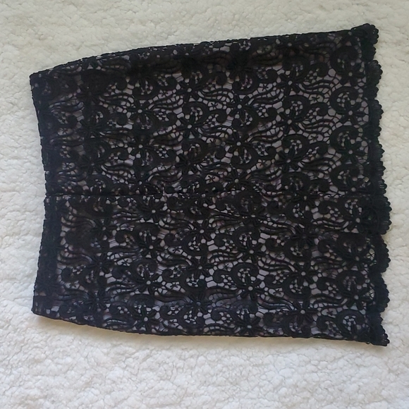 Ann Taylor Lace skirt - Picture 4 of 5